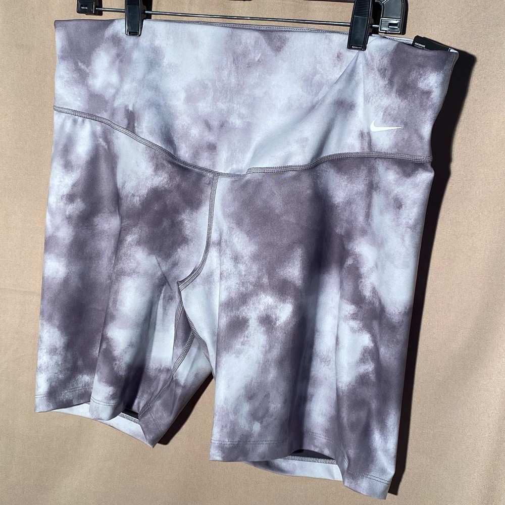 NWT Women’s Plus 7” Shorts Nike One Grey 1X